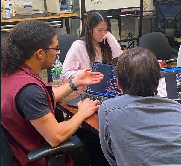 Quel team working on a joint coding project.